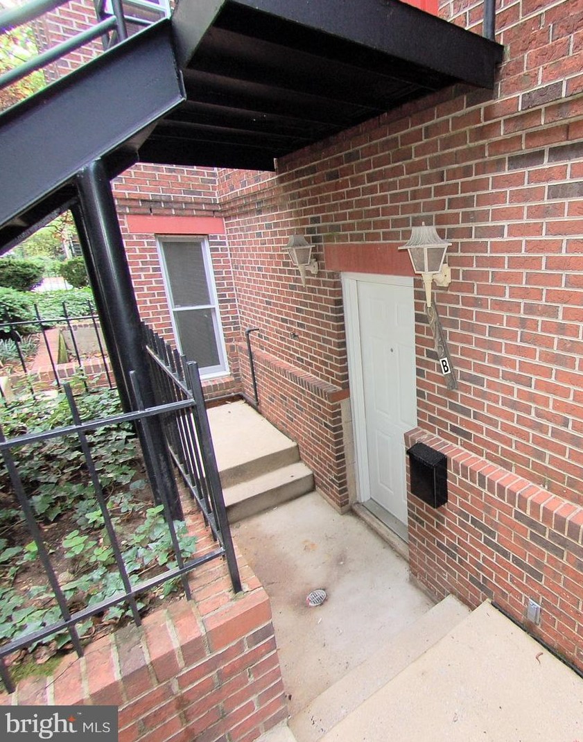 915 D St Se #b, Washington, DC 20003