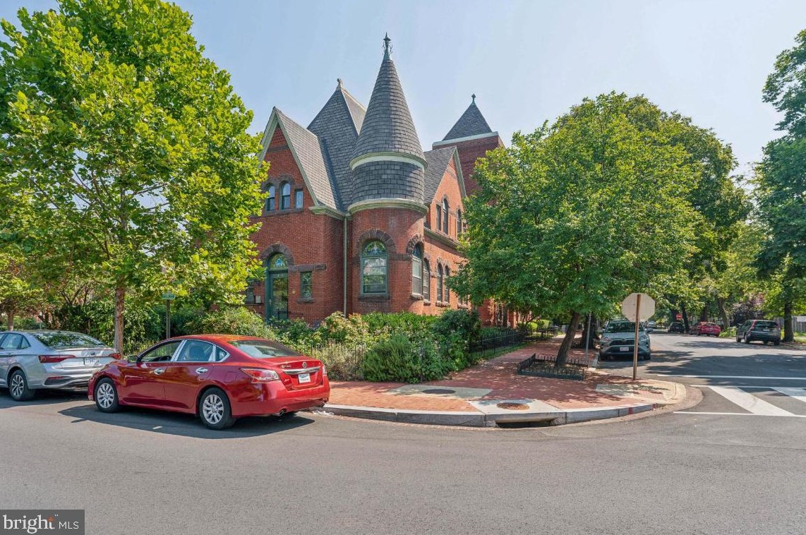 902 D St Se #1, Washington, DC