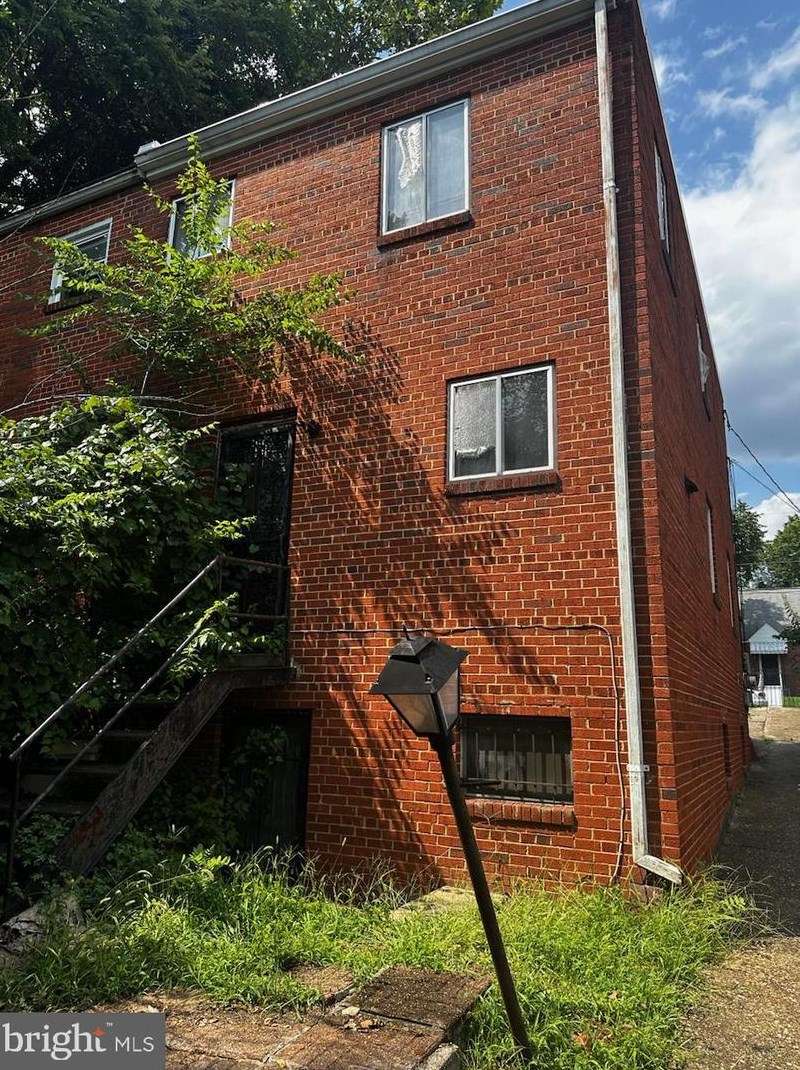 127 Oglethorpe St, Washington, DC 20011-1609
