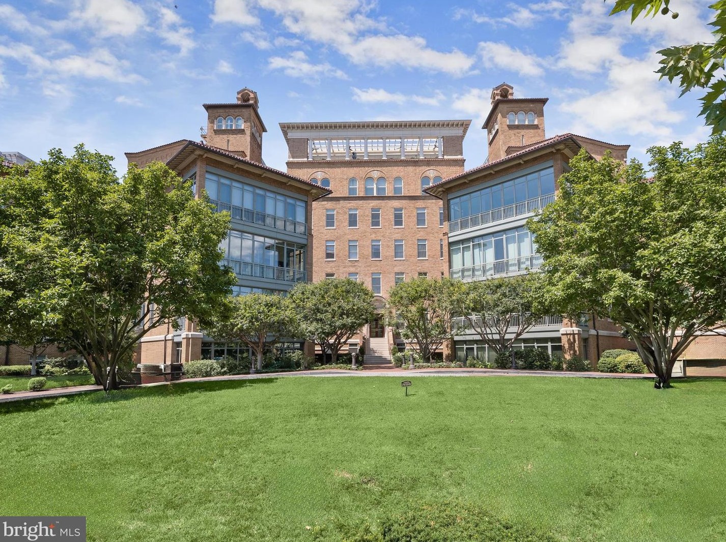 2425 L St Nw #332, Washington, DC 20037
