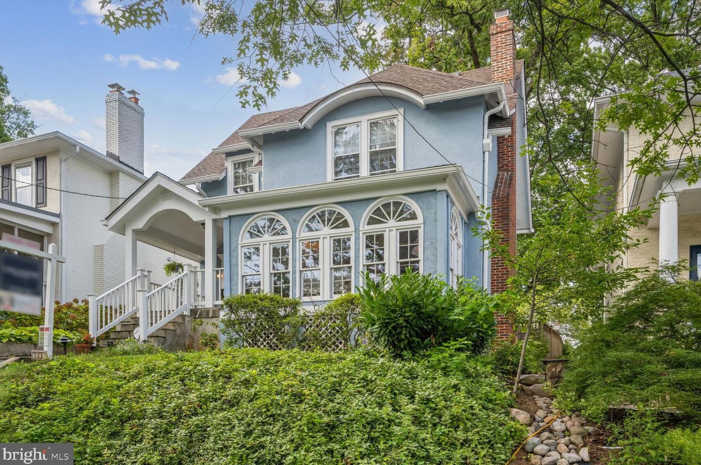 3217 Morrison St, Washington, DC 20015-1636