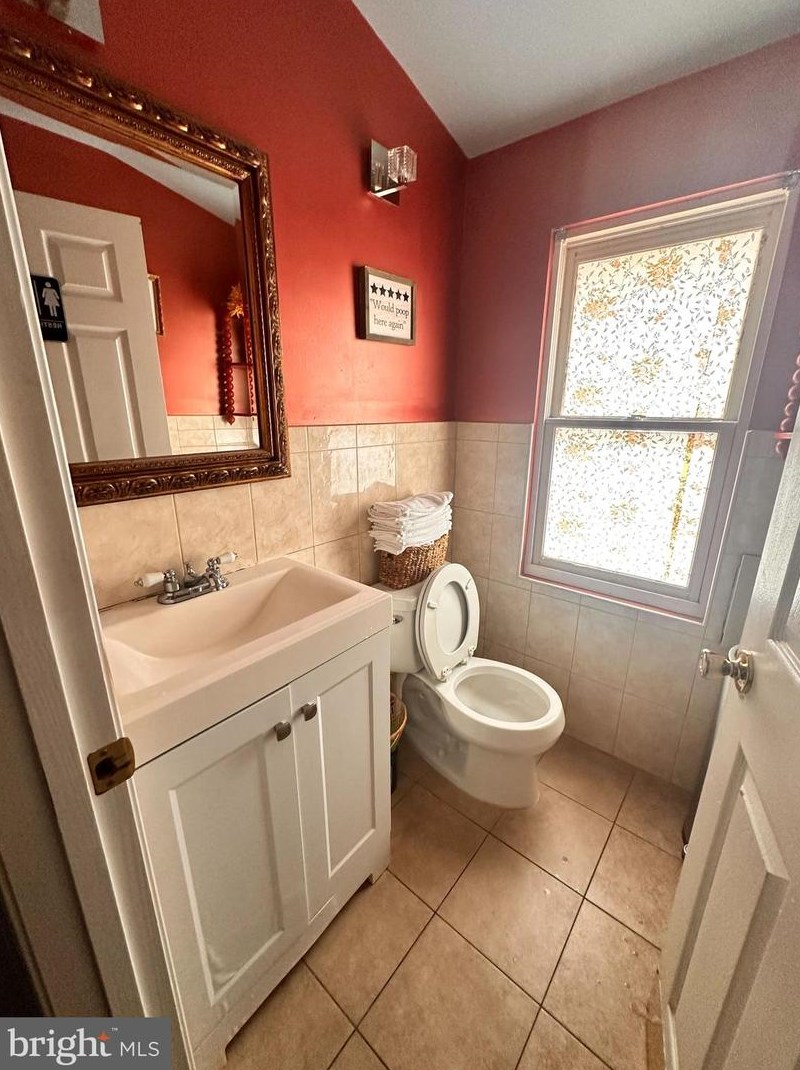 1658 33rd St, Washington DC  20007-2379 exterior