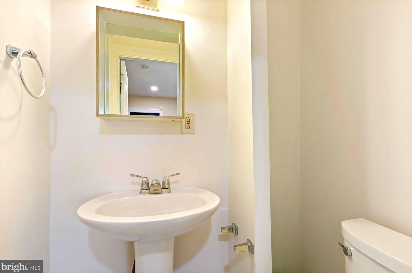 2015 Naylor Rd, Washington DC 20020-4515 exterior