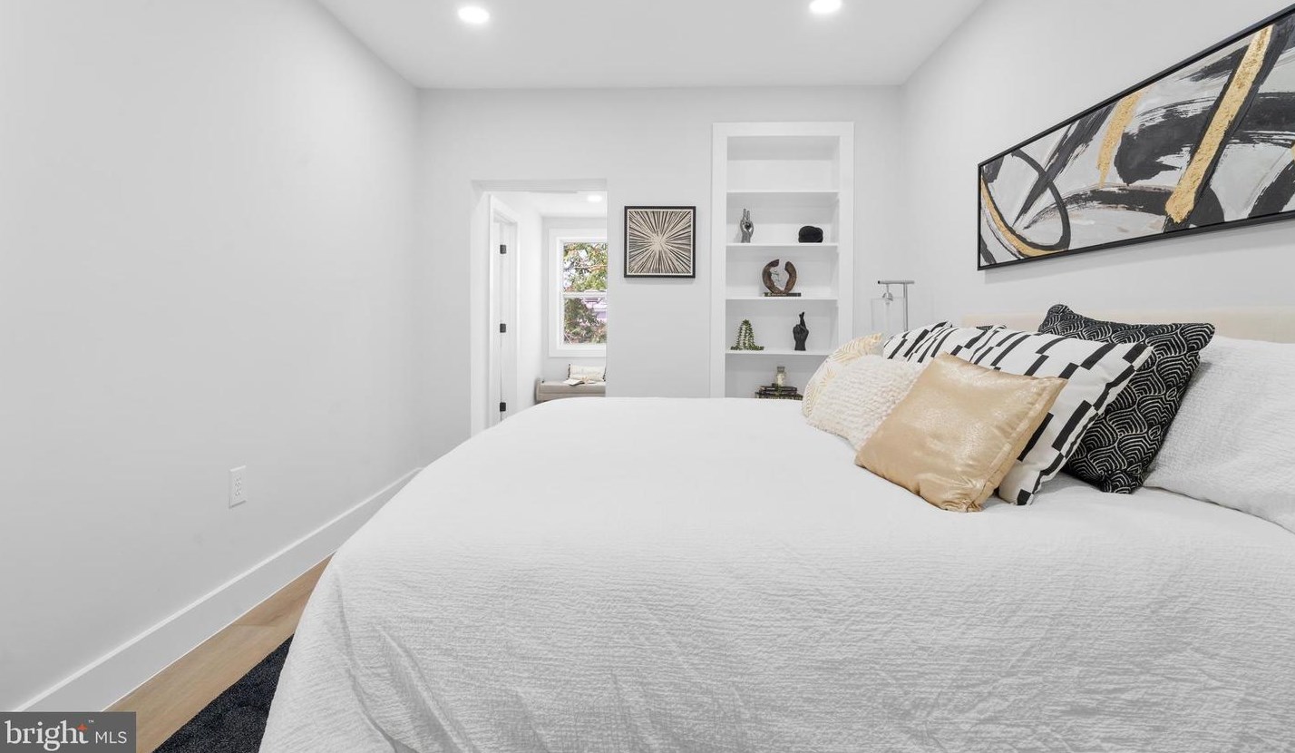 713 Princeton Pl, Washington DC 20010-1605 exterior