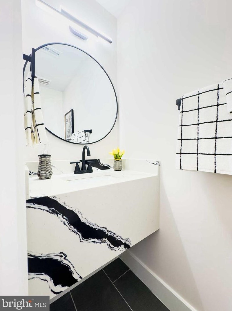 713 Princeton Pl, Washington DC 20010-1605 exterior