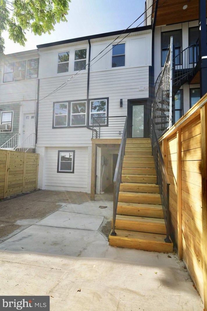 713 Princeton Pl, Washington DC 20010-1605 exterior