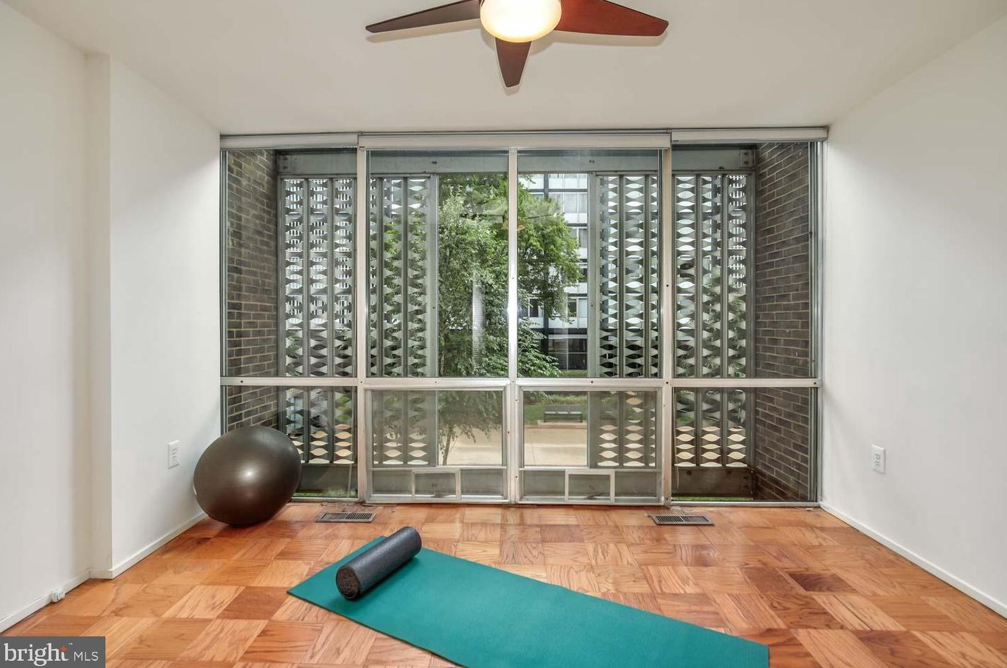 298 N St, Washington DC  20001-4610 exterior