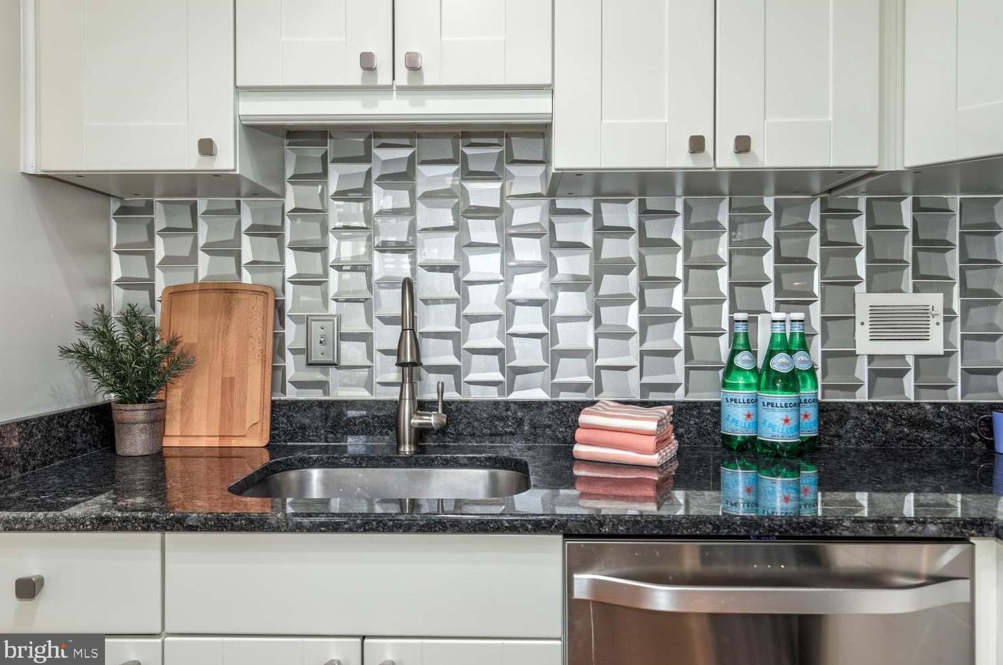 298 N St, Washington DC  20001-4610 exterior