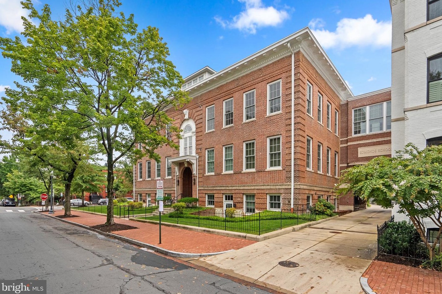 901 D St, Washington DC  20024-2139 exterior
