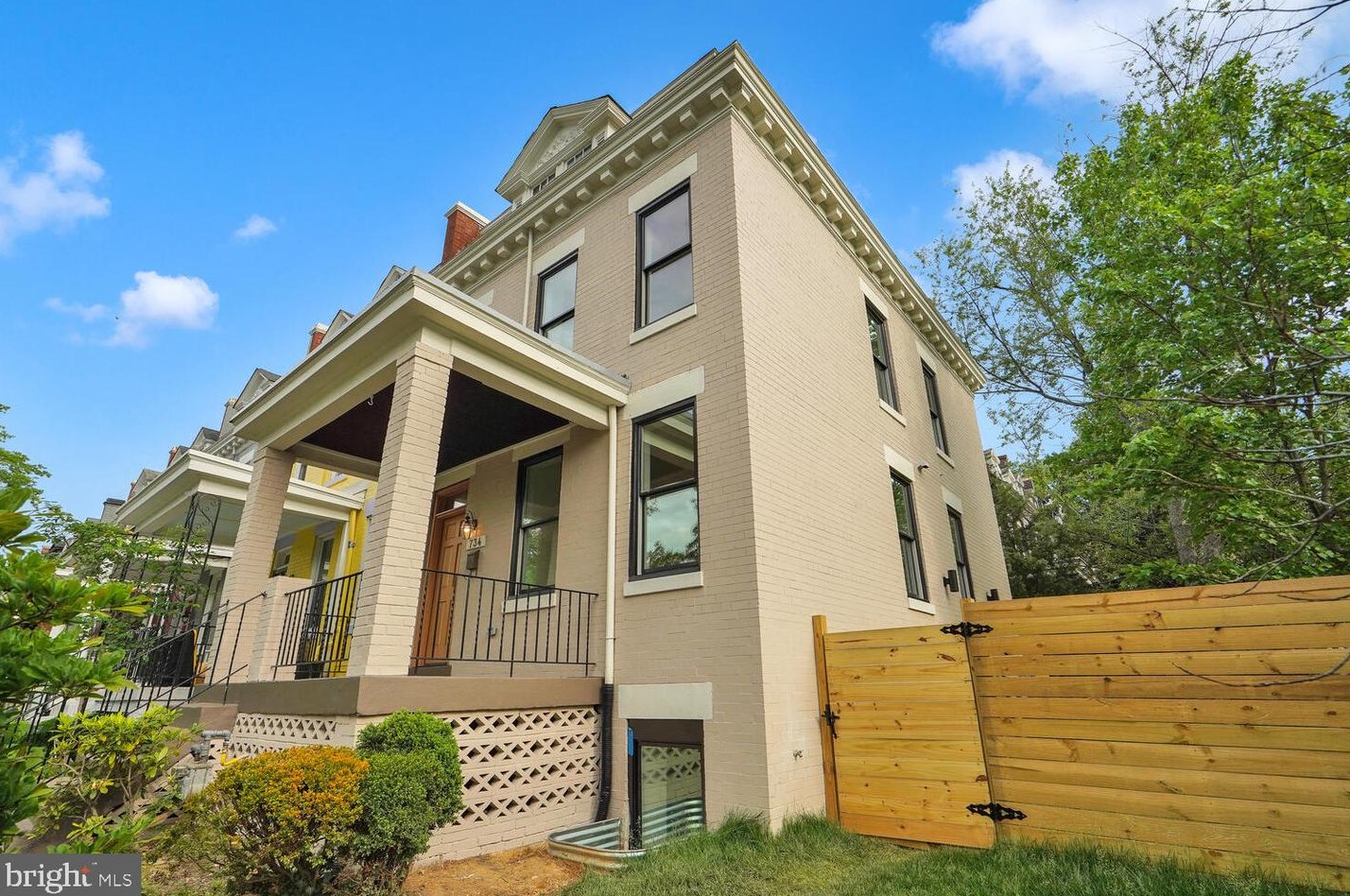 734 Taylor St, Washington DC  20017-2005 exterior