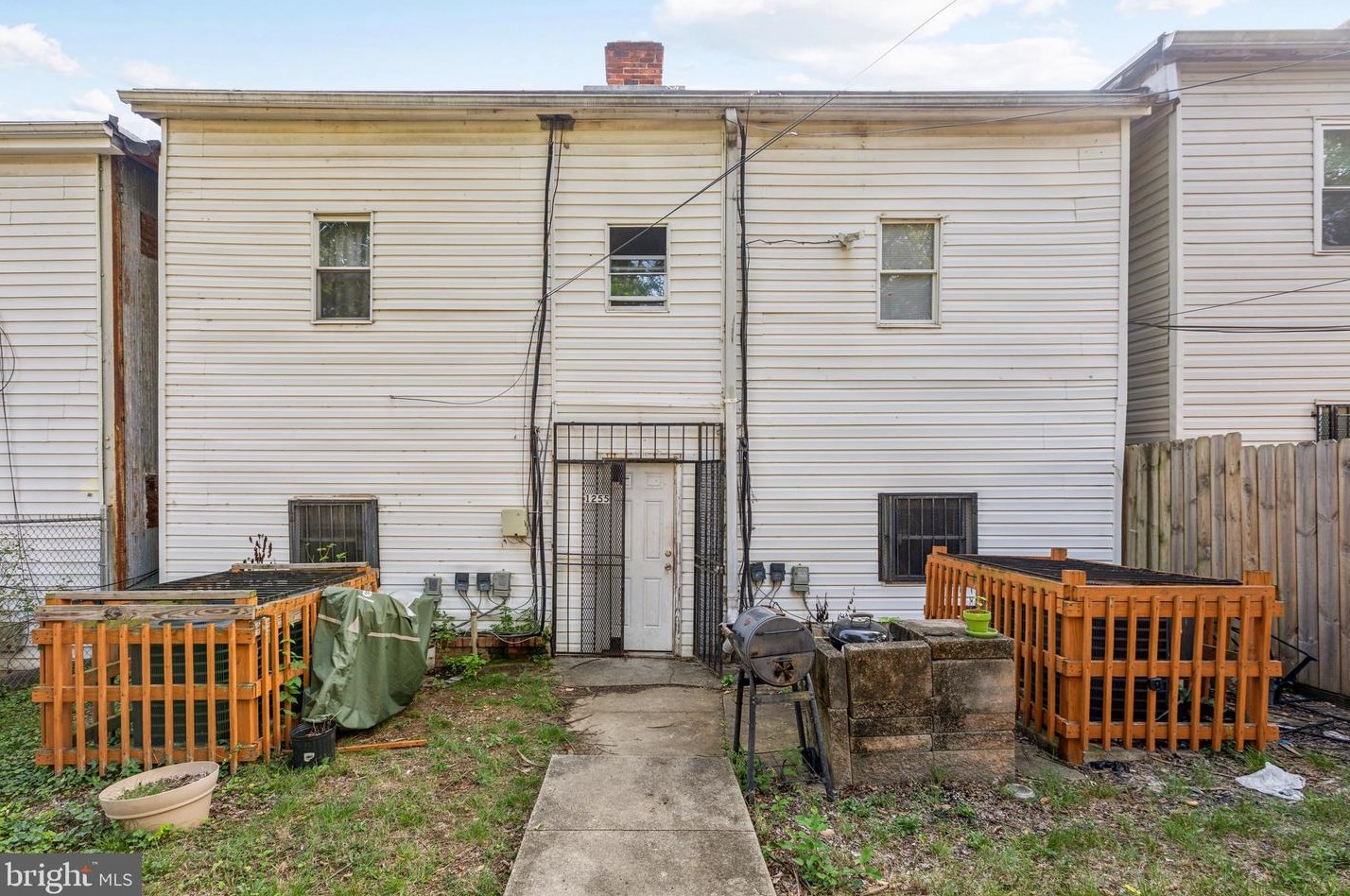 1255 Meigs Pl, Washington DC 20002-2411 exterior