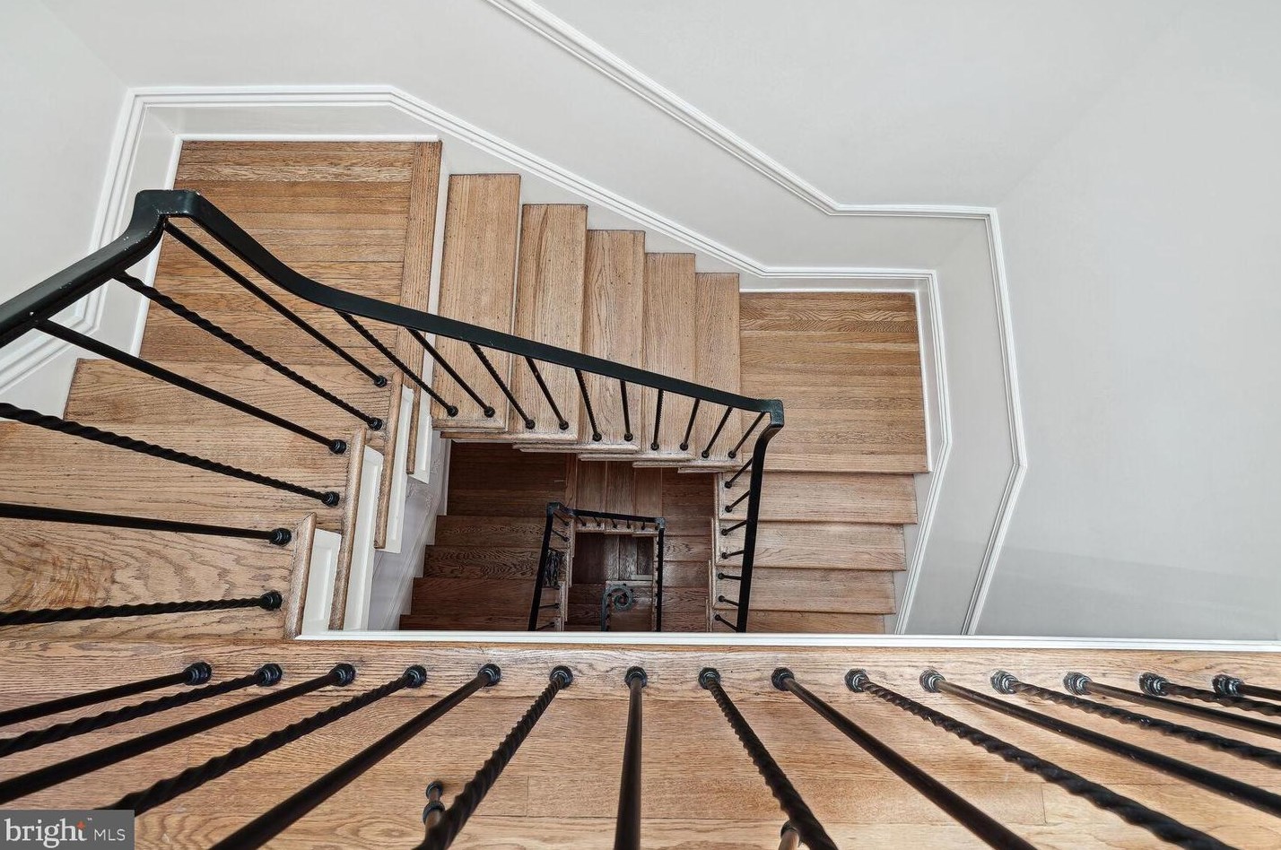 2204 Wyoming Ave, Washington DC  20008-3908 exterior