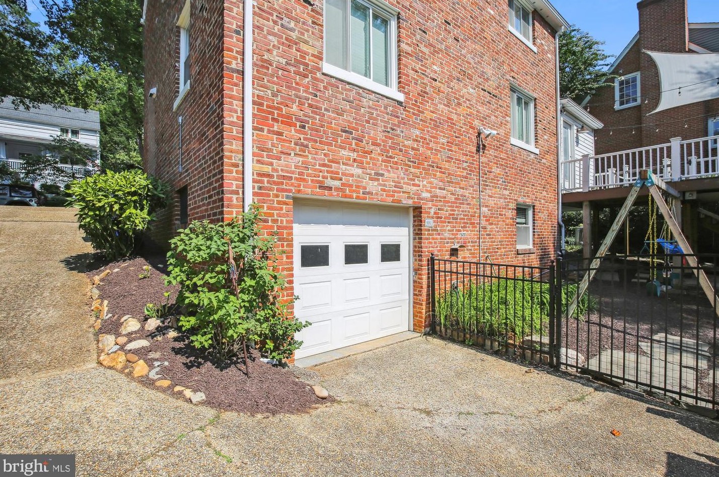 5050 Fulton St, Washington DC 20016-3447 exterior