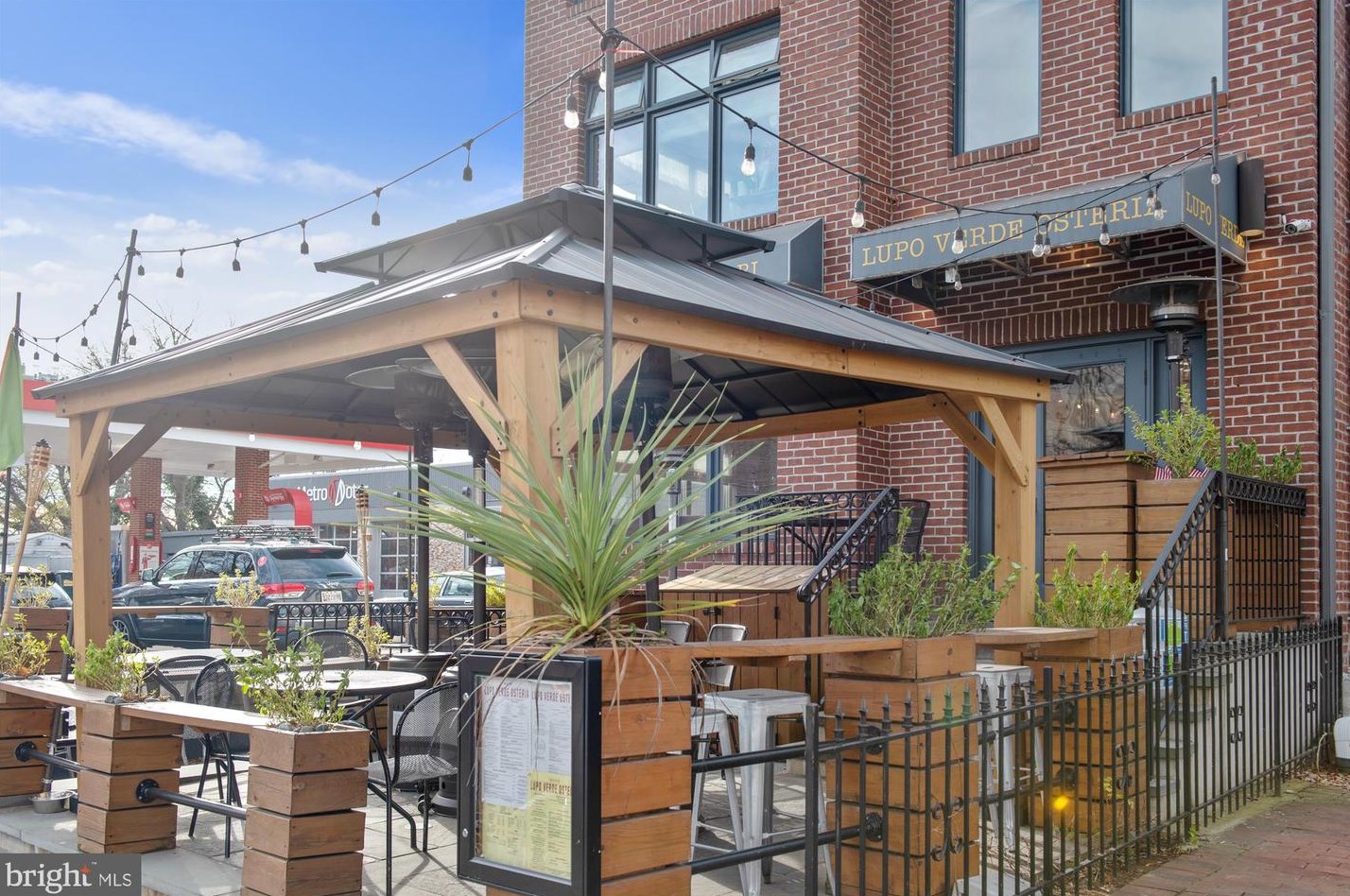 5050 Fulton St, Washington DC 20016-3447 exterior