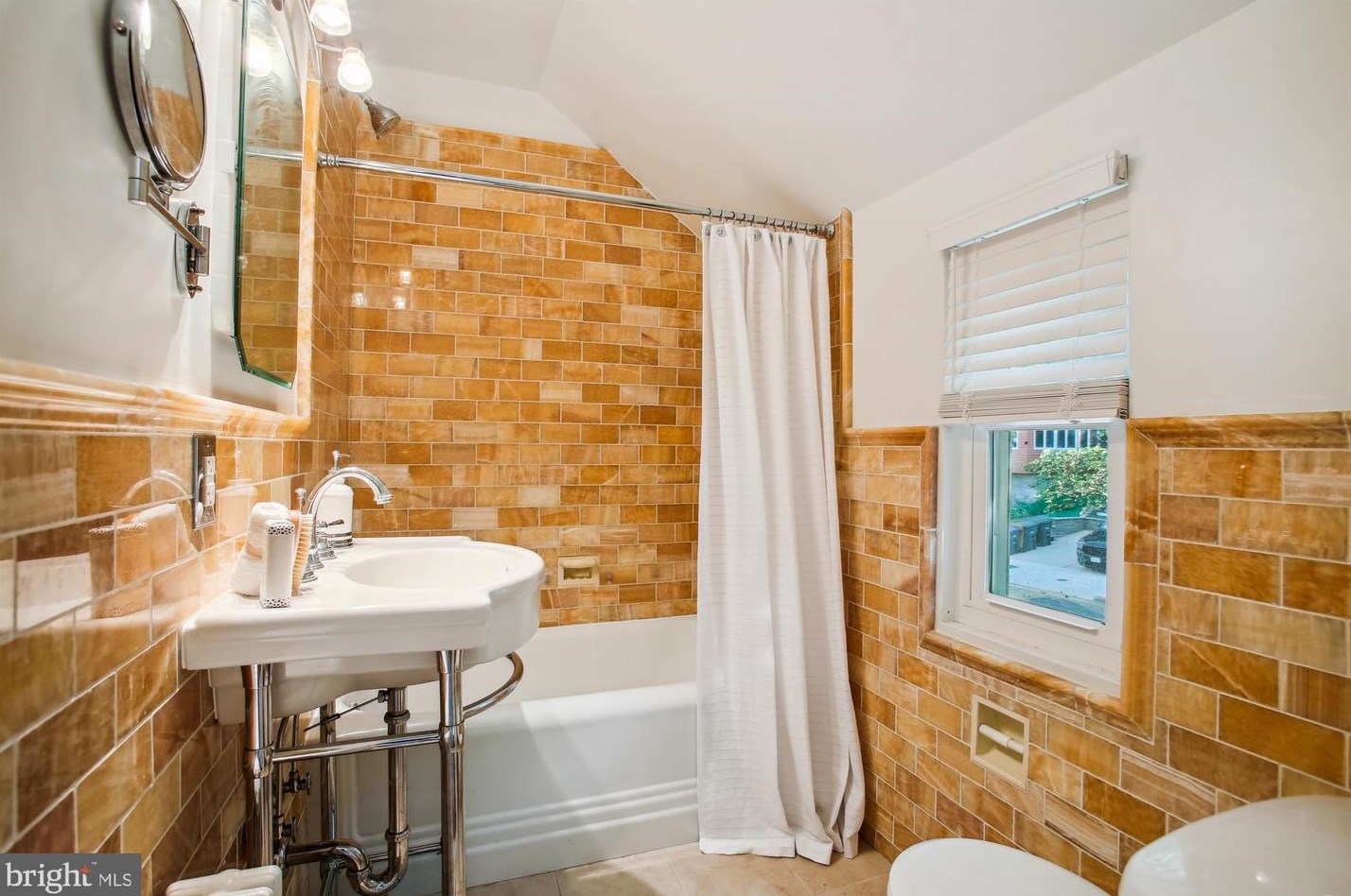 5050 Fulton St, Washington DC 20016-3447 exterior