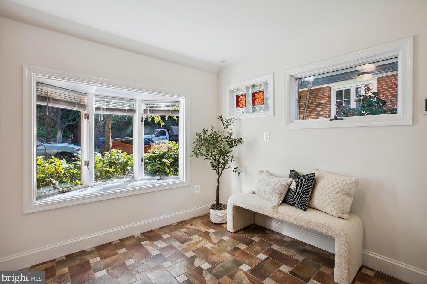 5050 Fulton St, Washington DC 20016-3447 exterior