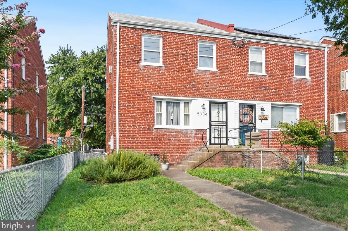 5004 Sargent Rd, Washington, DC 20017-2822