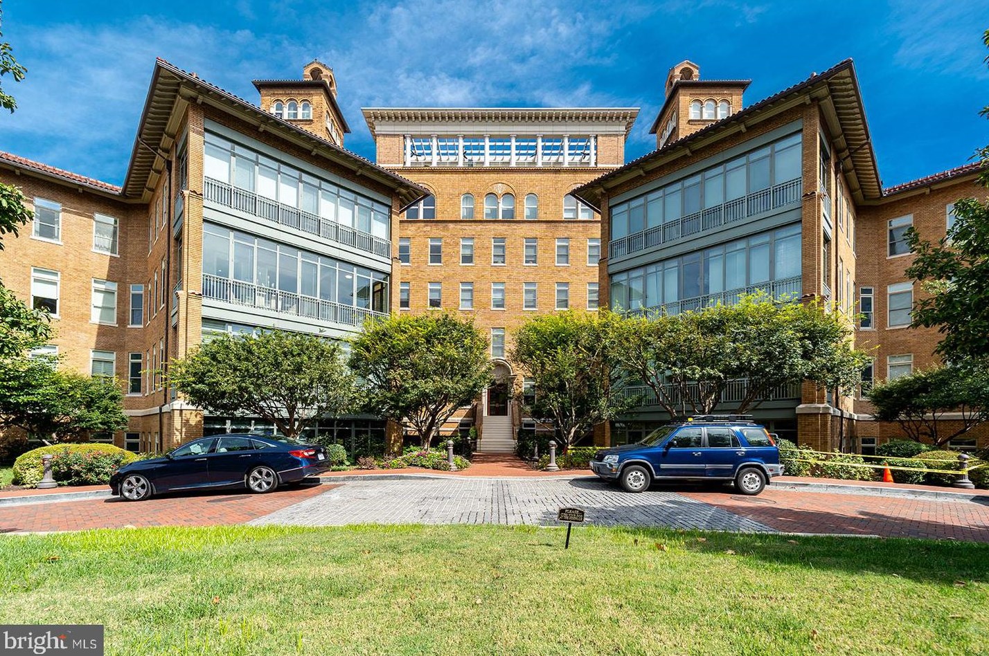 2425 L St, Washington DC  20037-2408 exterior