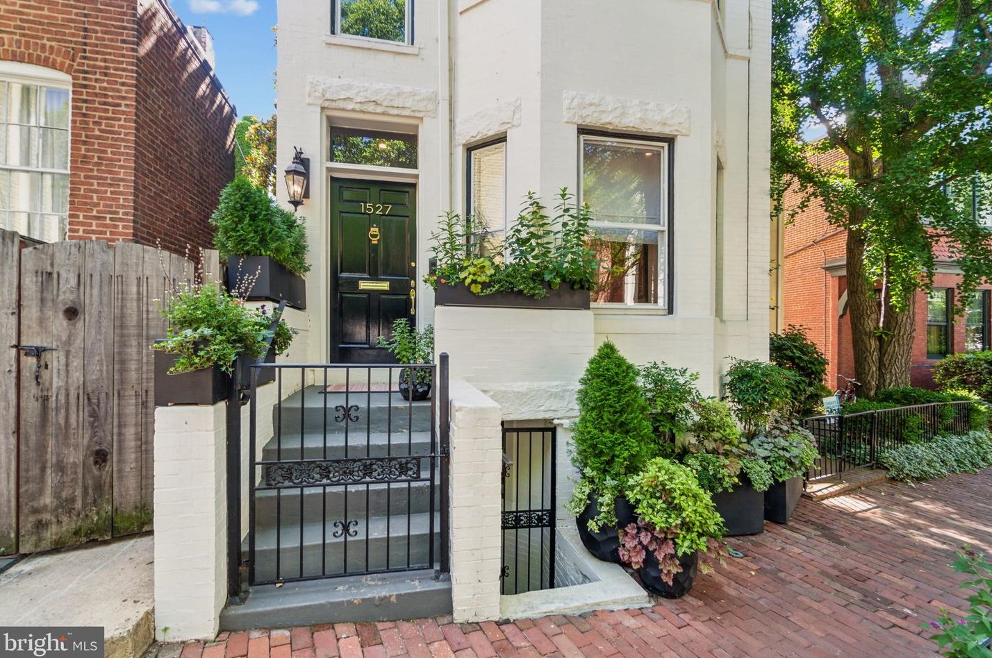 1527 31 St, Washington DC 20007-4405 exterior