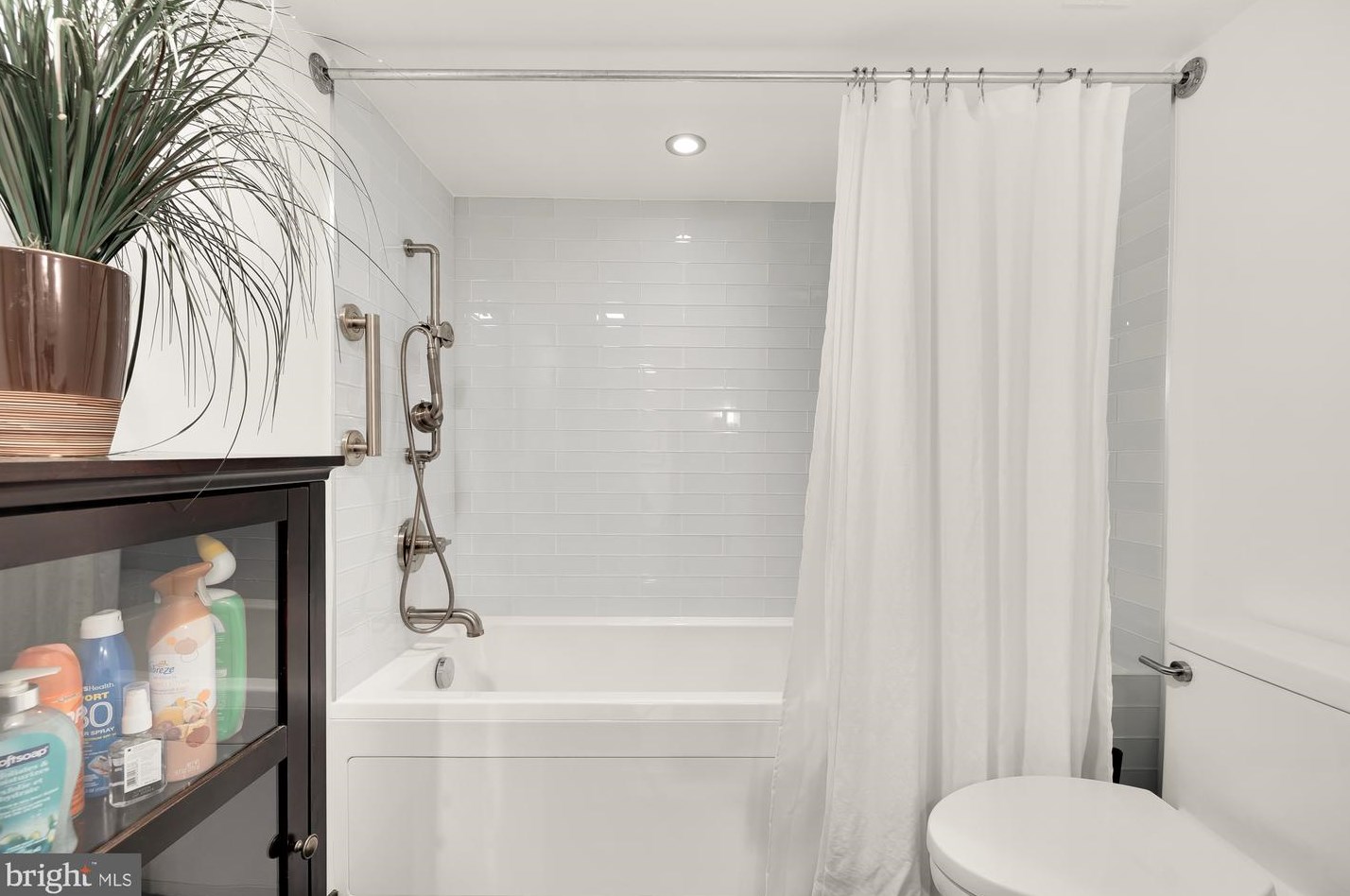 5169 Macarthur Blvd, Washington DC 20016-3315 exterior