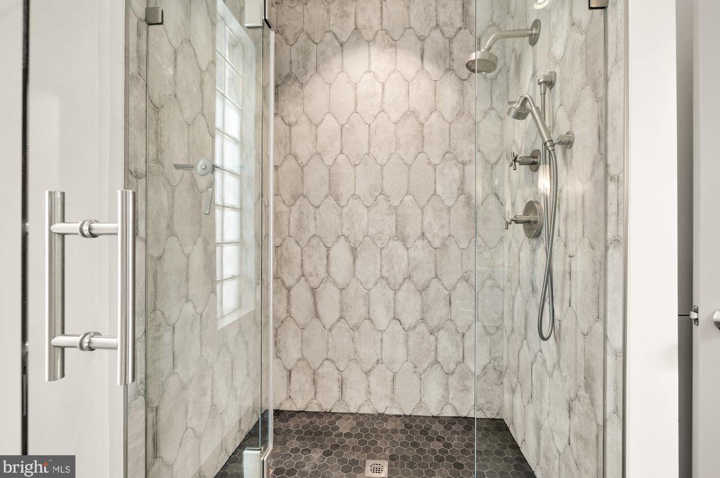 5169 Macarthur Blvd, Washington DC 20016-3315 exterior