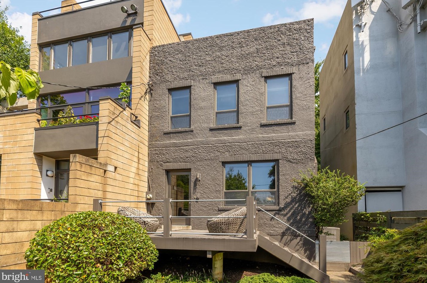 5169 Macarthur Blvd, Washington DC 20016-3315 exterior