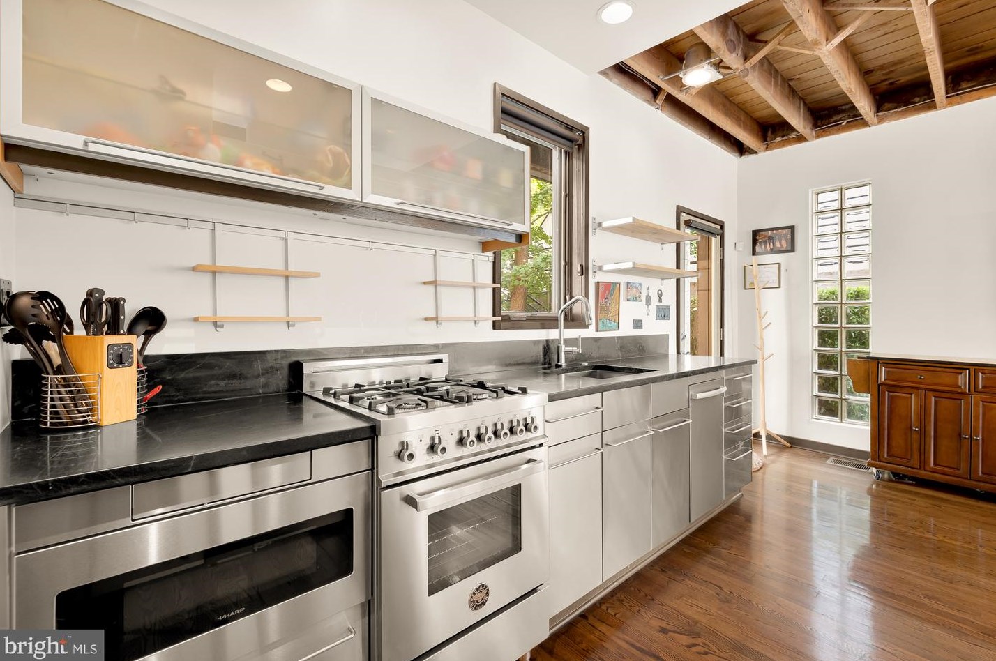 5169 Macarthur Blvd, Washington DC 20016-3315 exterior