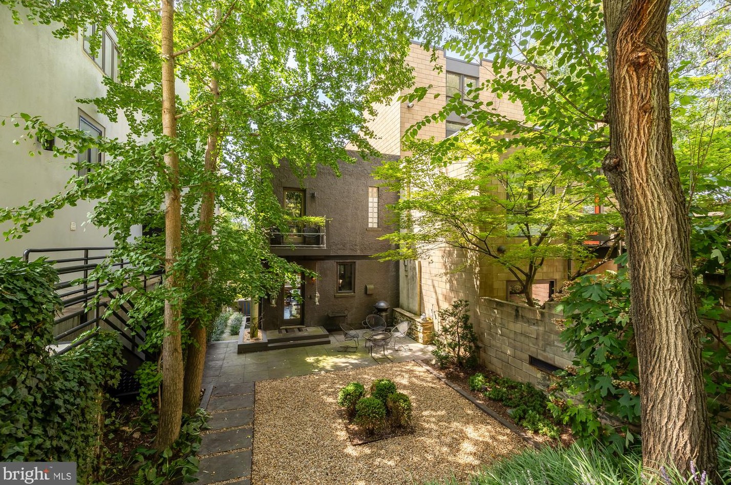 5169 Macarthur Blvd, Washington DC 20016-3315 exterior