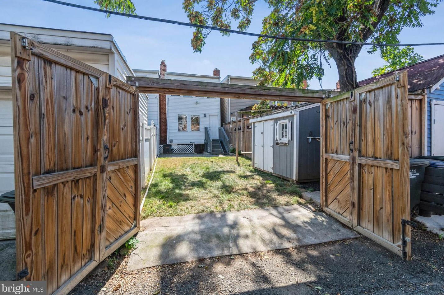 918 Evarts St, Washington DC  20018-1724 exterior