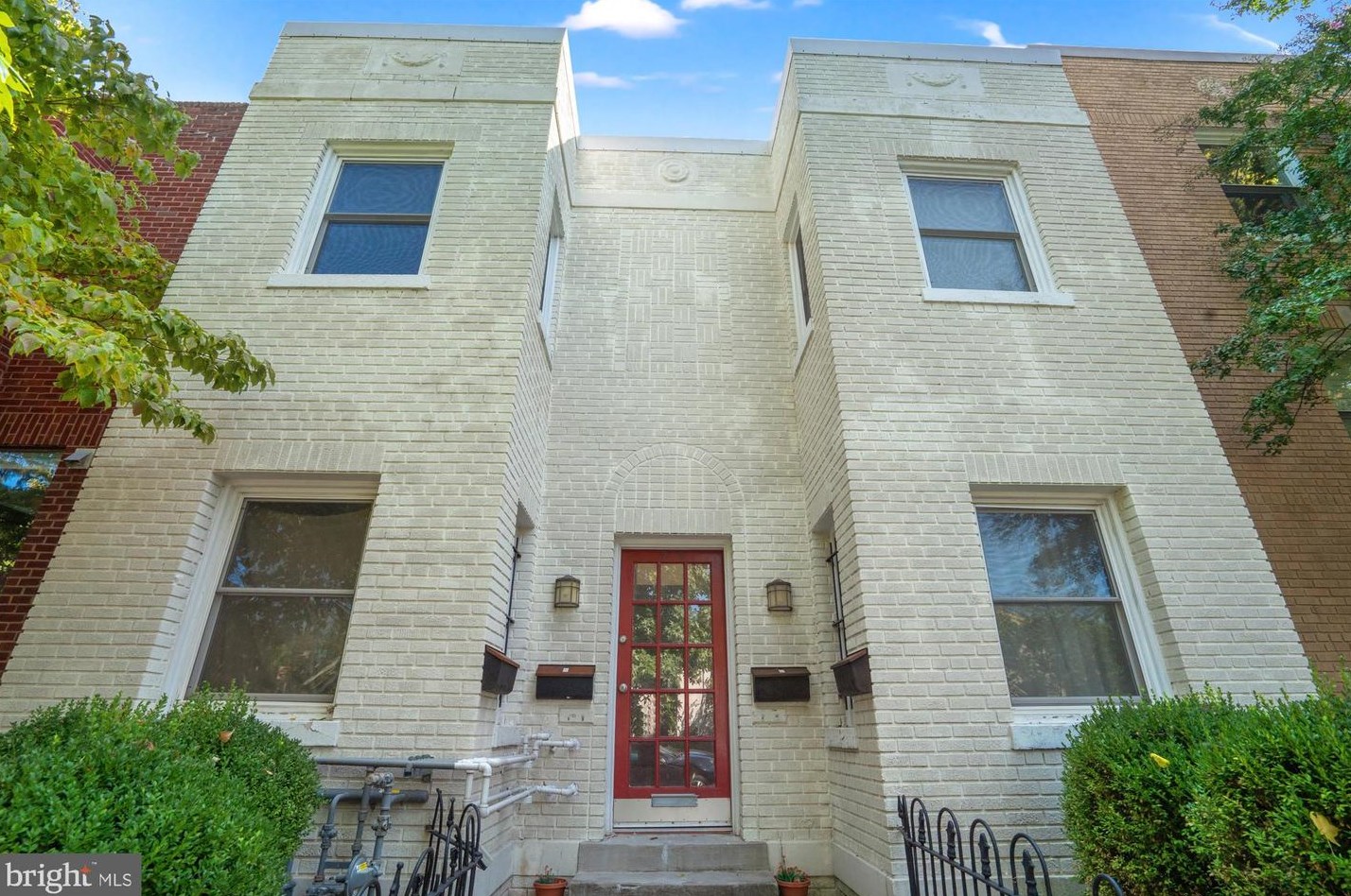 214 13th St, Washington, DC 20003-1431