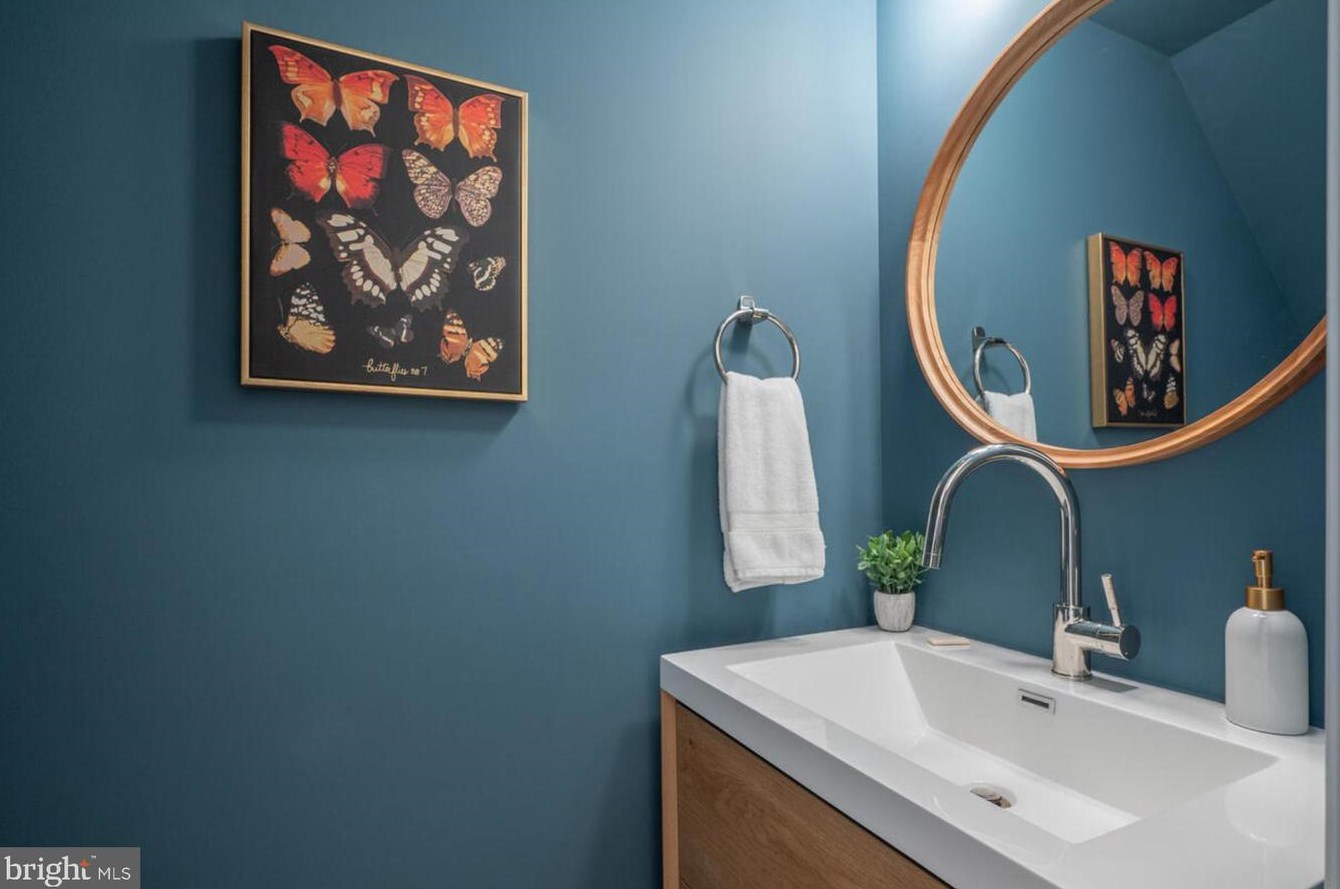 1345 F St, Washington DC  20002-5419 exterior