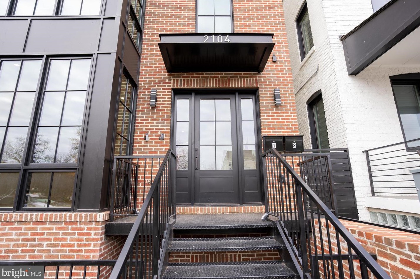 2104 4th St, Washington, DC 20002-1216