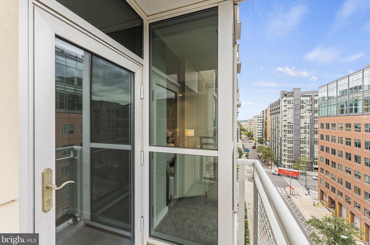 1025 1st St, Washington DC 20001-2283 exterior