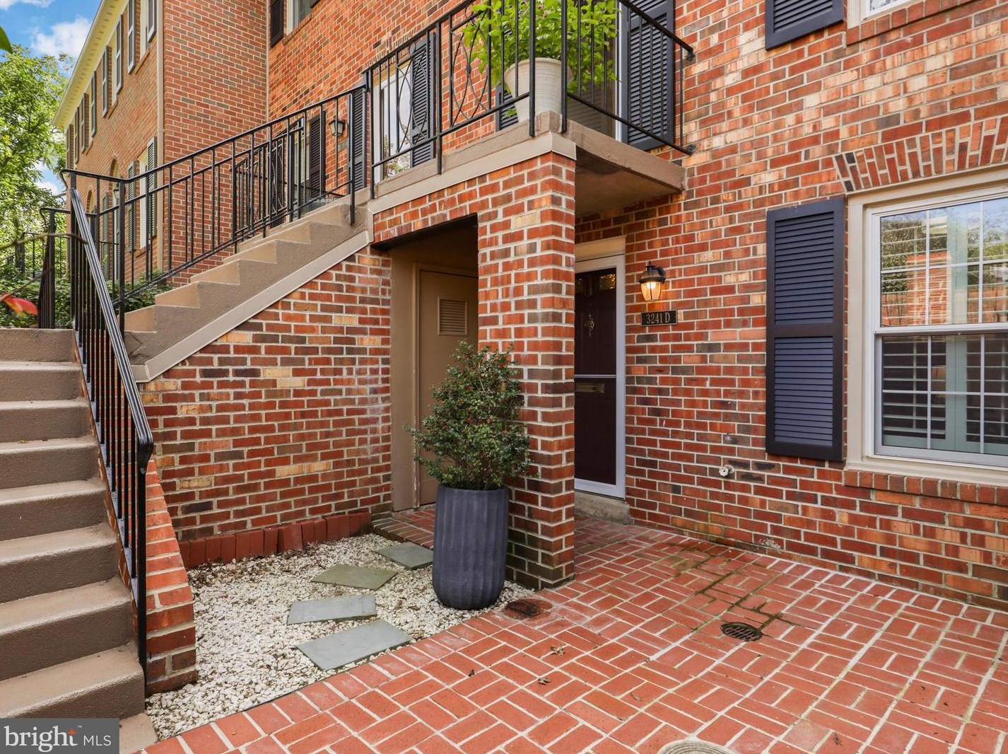 3241 Sutton Pl Nw #d, Washington, DC 20016