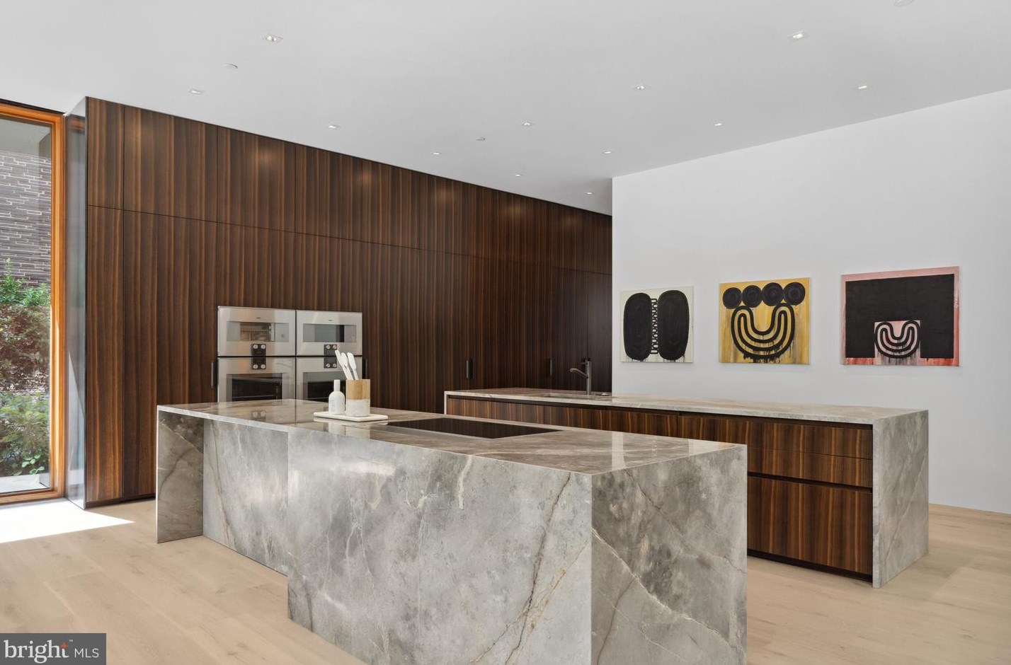 3131 Chain Brg Rd, Washington DC 20016-3301 exterior