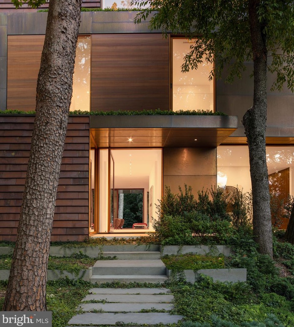 3131 Chain Brg Rd, Washington DC 20016-3301 exterior