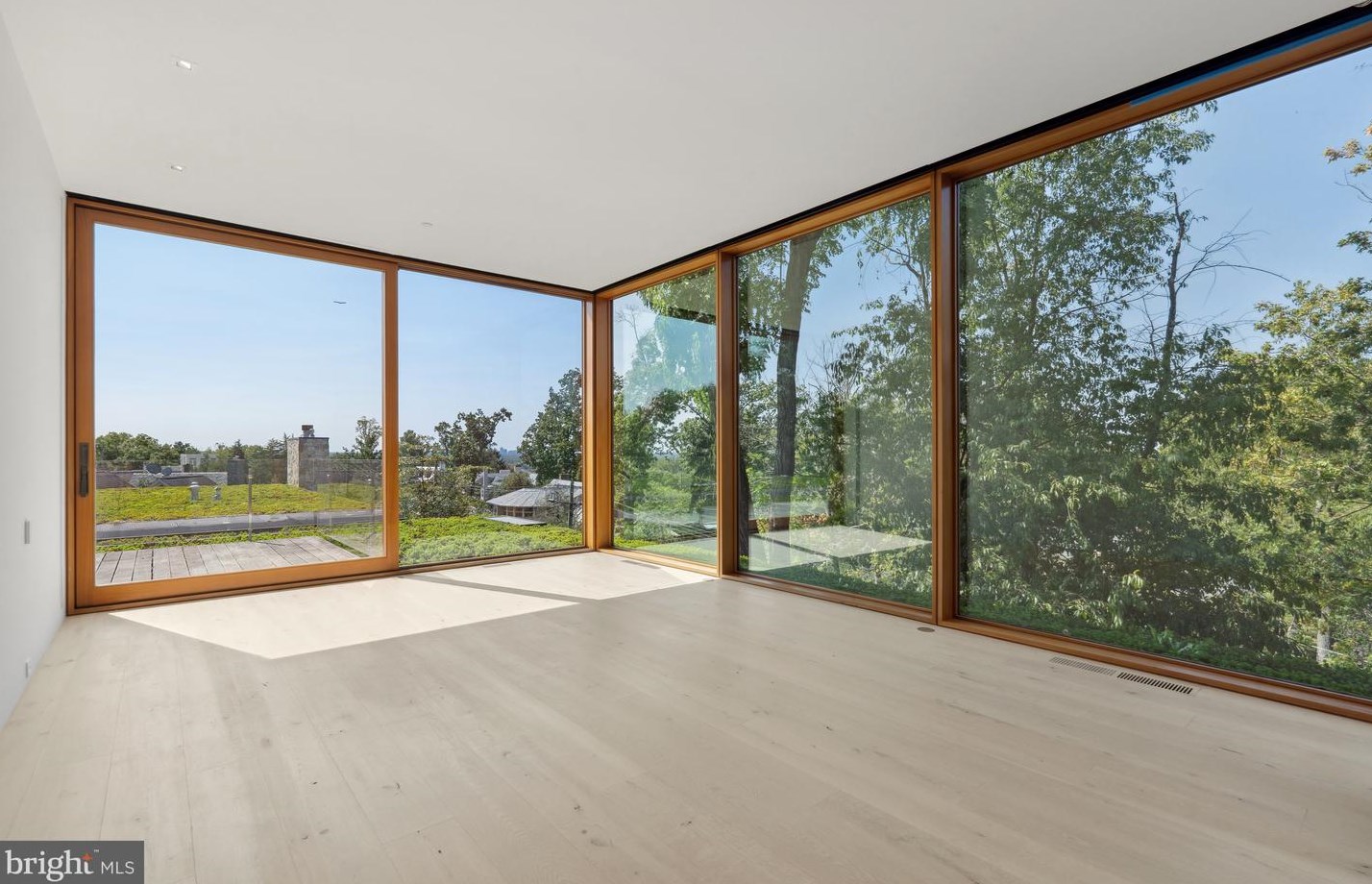 3131 Chain Brg Rd, Washington DC 20016-3301 exterior