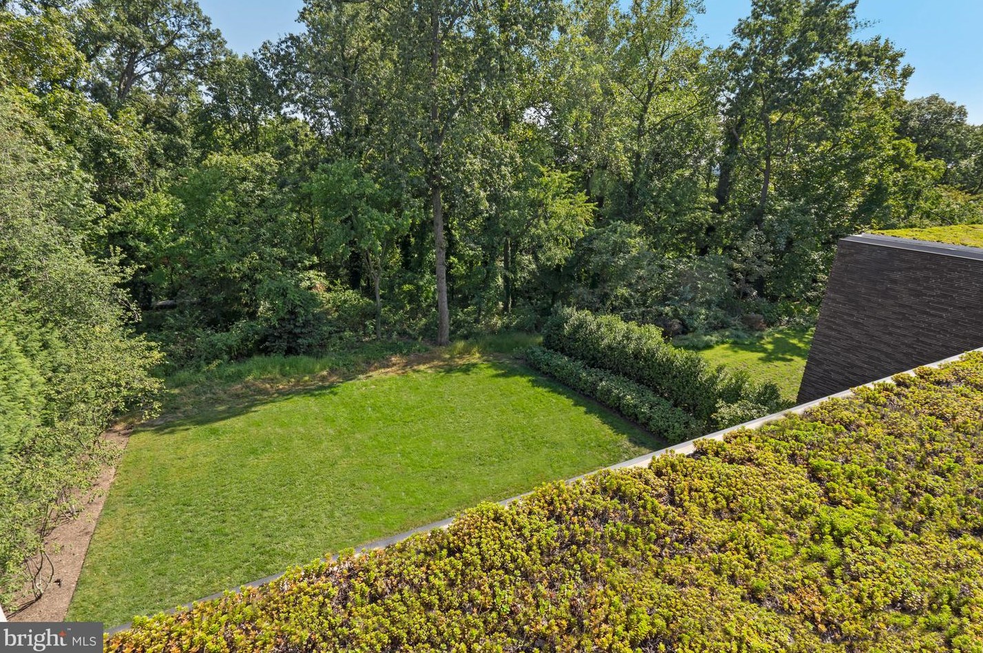 3131 Chain Brg Rd, Washington DC 20016-3301 exterior