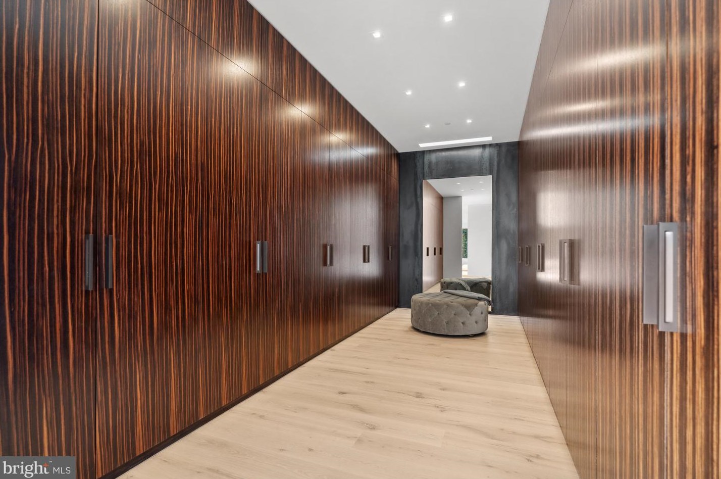 3131 Chain Brg Rd, Washington DC 20016-3301 exterior