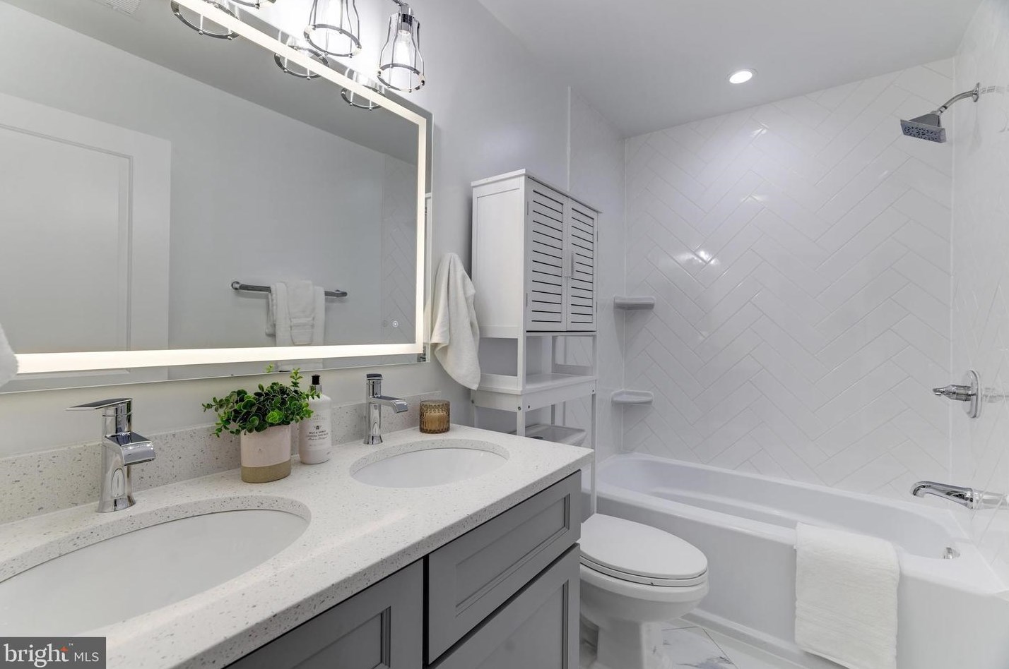 34 New York Ave, Washington DC  20001-1257 exterior