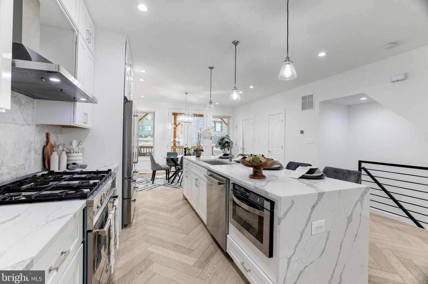 34 New York Ave, Washington DC  20001-1257 exterior