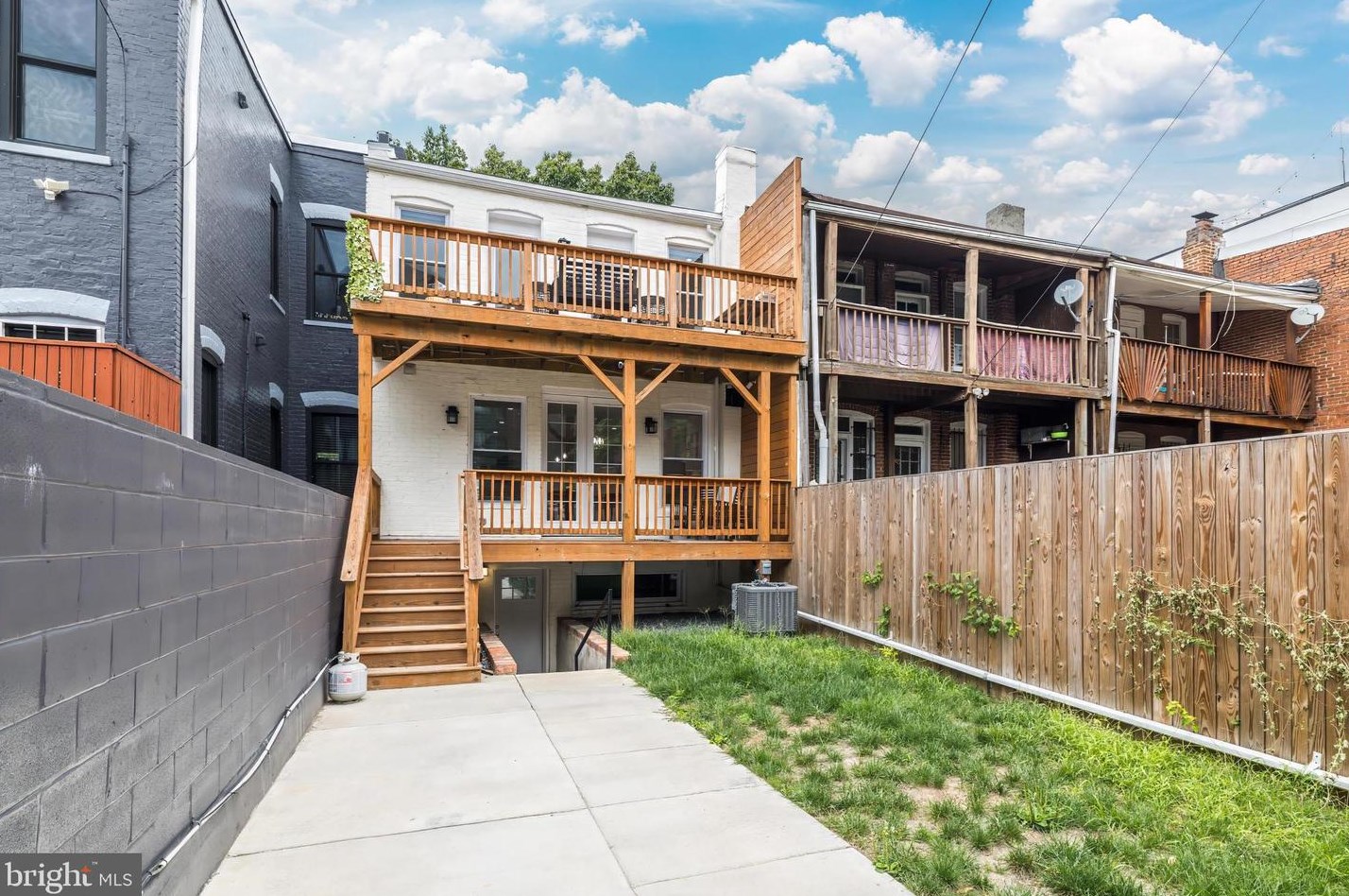 34 New York Ave, Washington DC  20001-1257 exterior