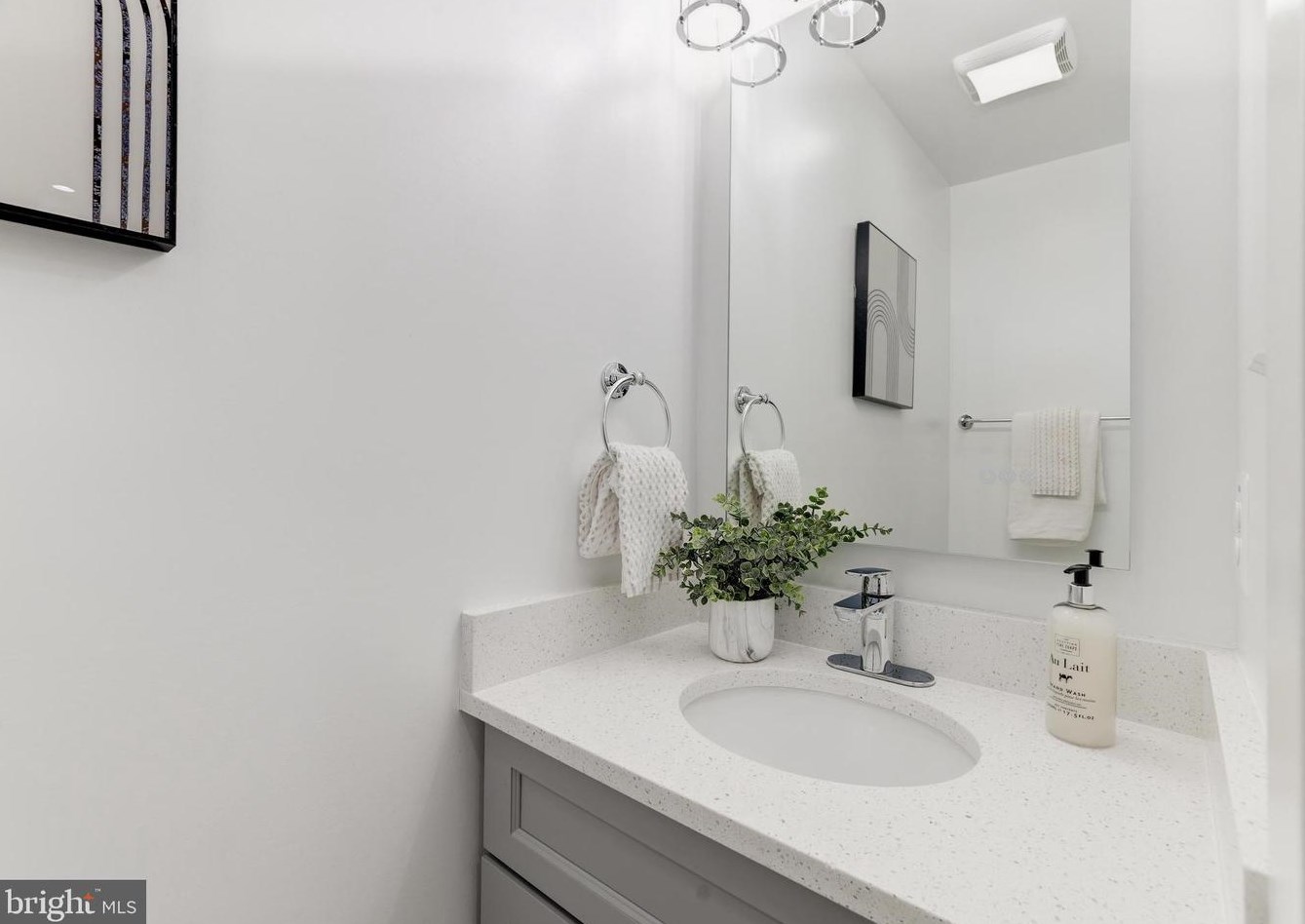 34 New York Ave, Washington DC  20001-1257 exterior