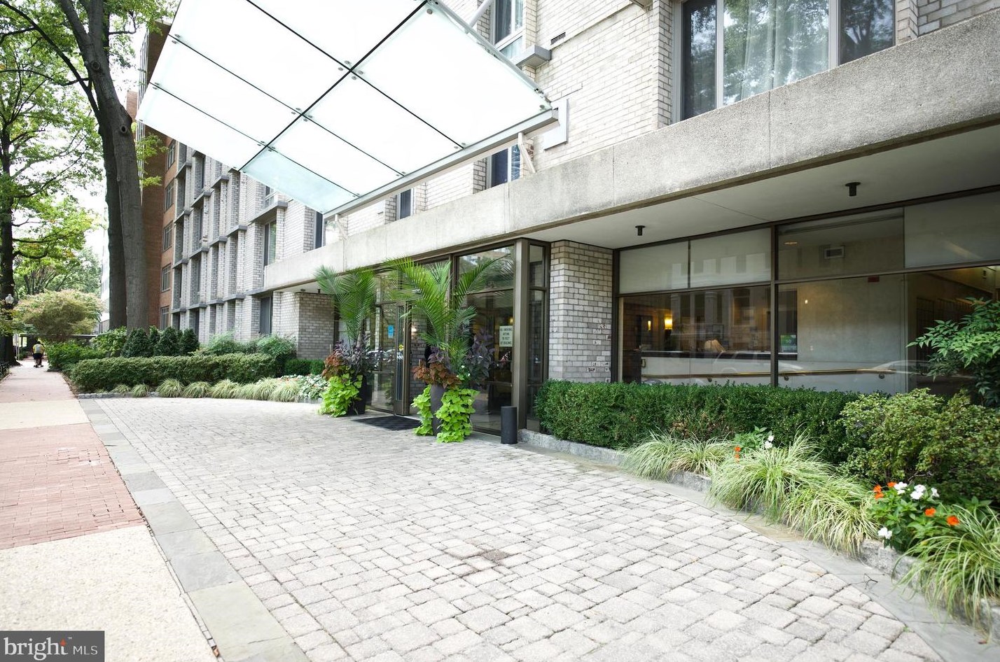 950 25th St, Washington DC  20037-2137 exterior