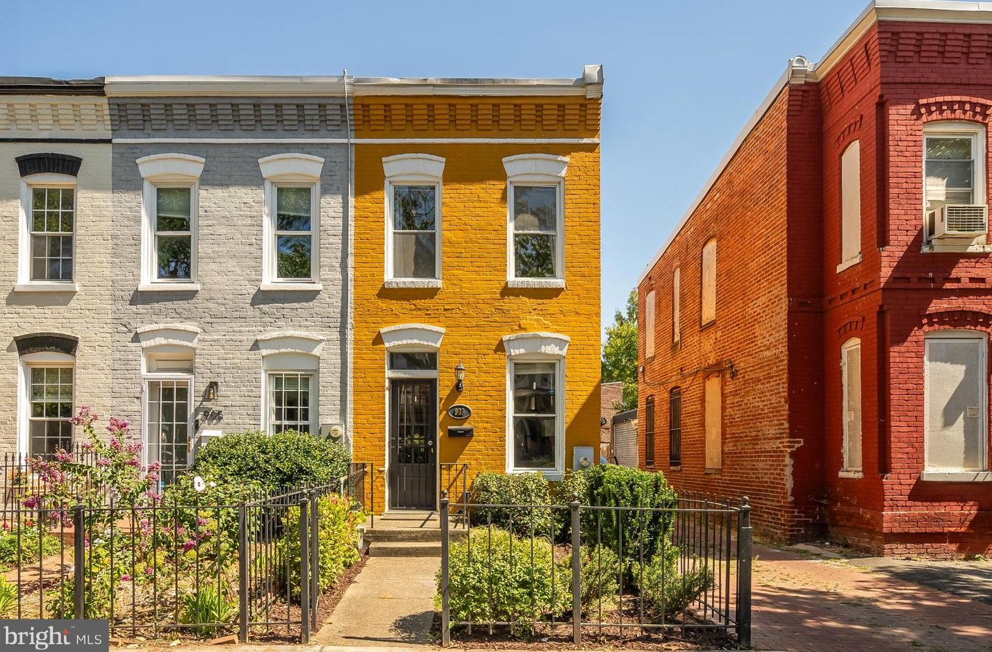 903 8th St, Washington, DC 20002-3618