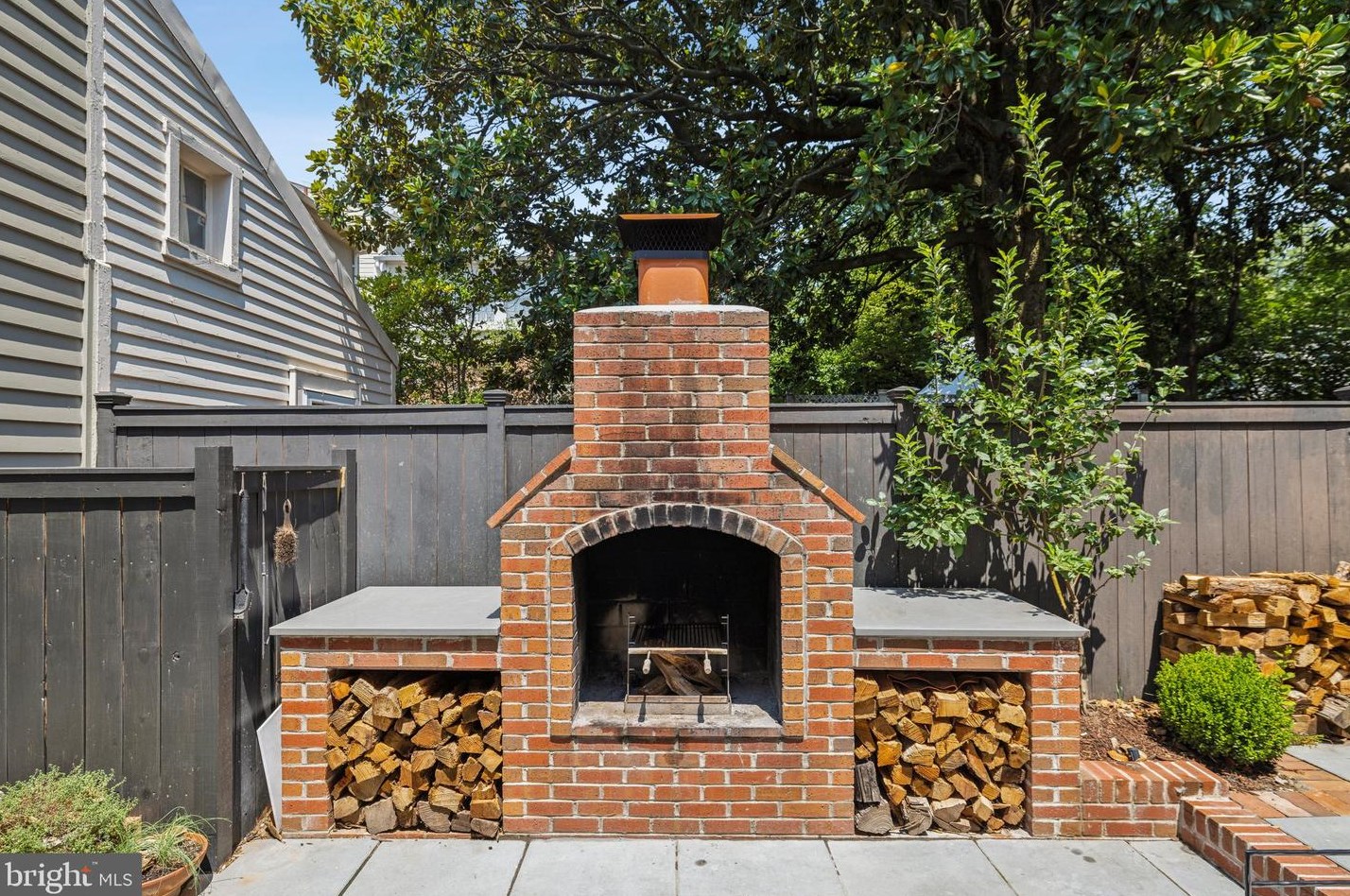 1643 35th St, Washington DC  20007-2343 exterior