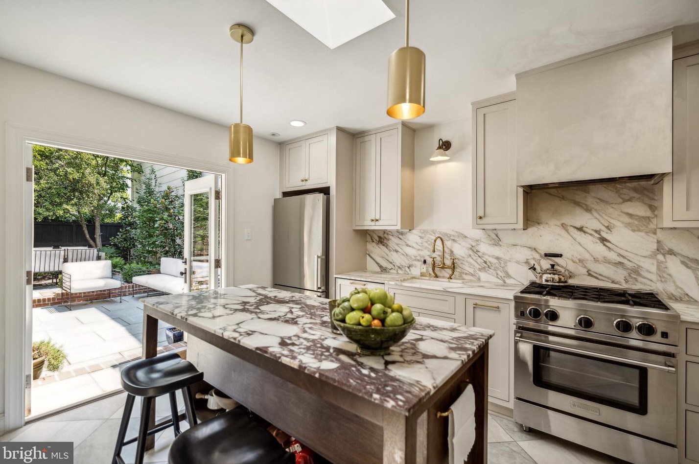 1643 35th St, Washington DC  20007-2343 exterior