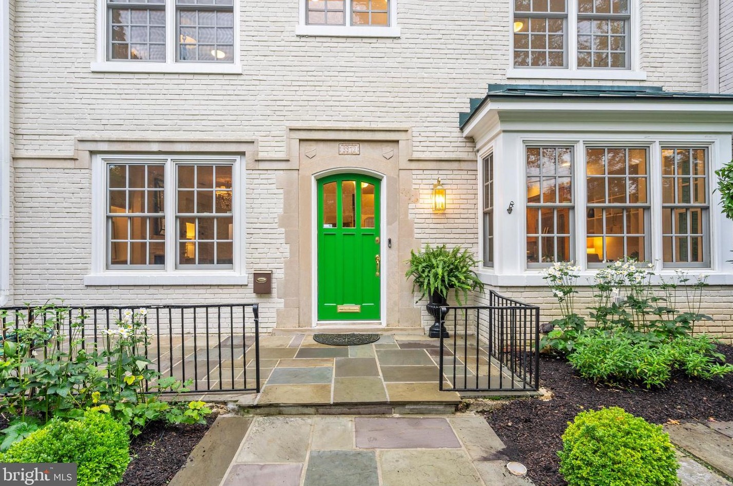 3312 Cathedral Ave, Washington, DC 20008-3411