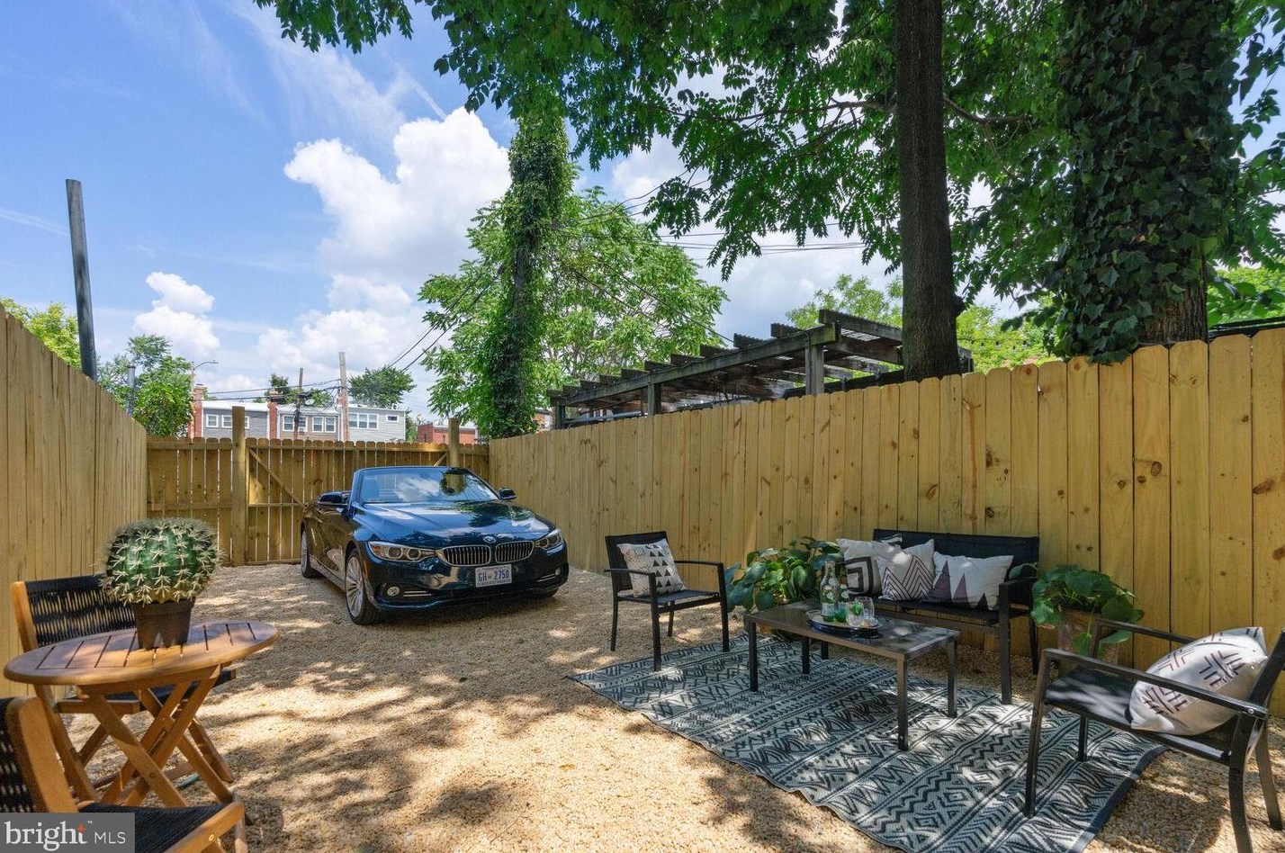 1636 Independence Ave, Washington DC 20003-1637 exterior