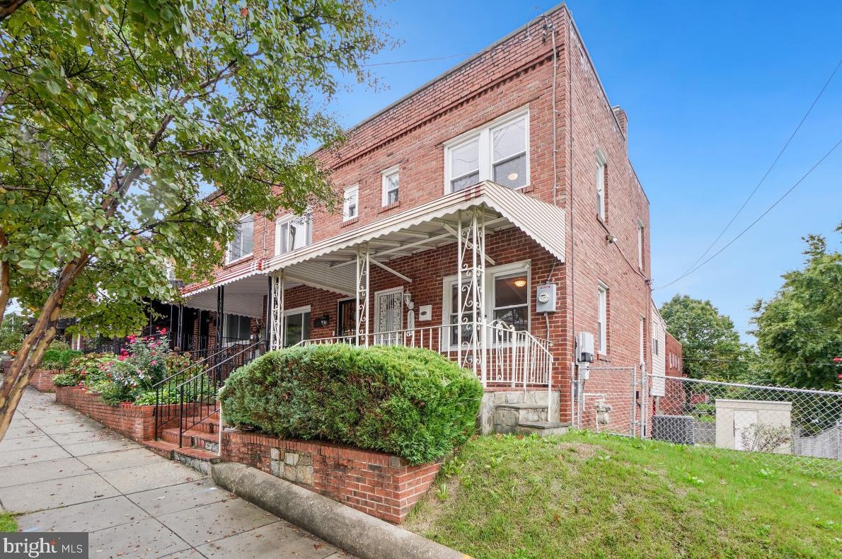 4201 Gault Pl Ne, Washington, DC 20019